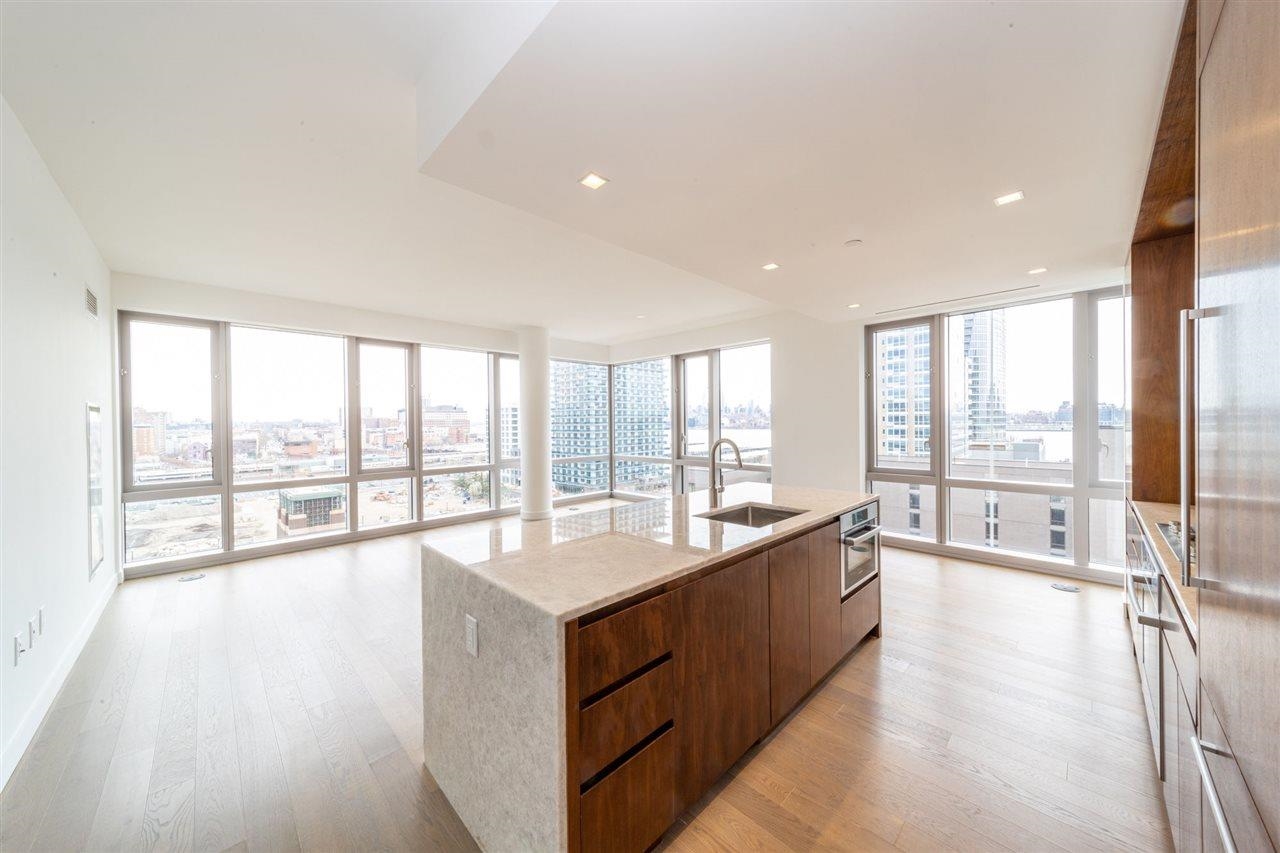 75 PARK LANE SOUTH Unit: 906