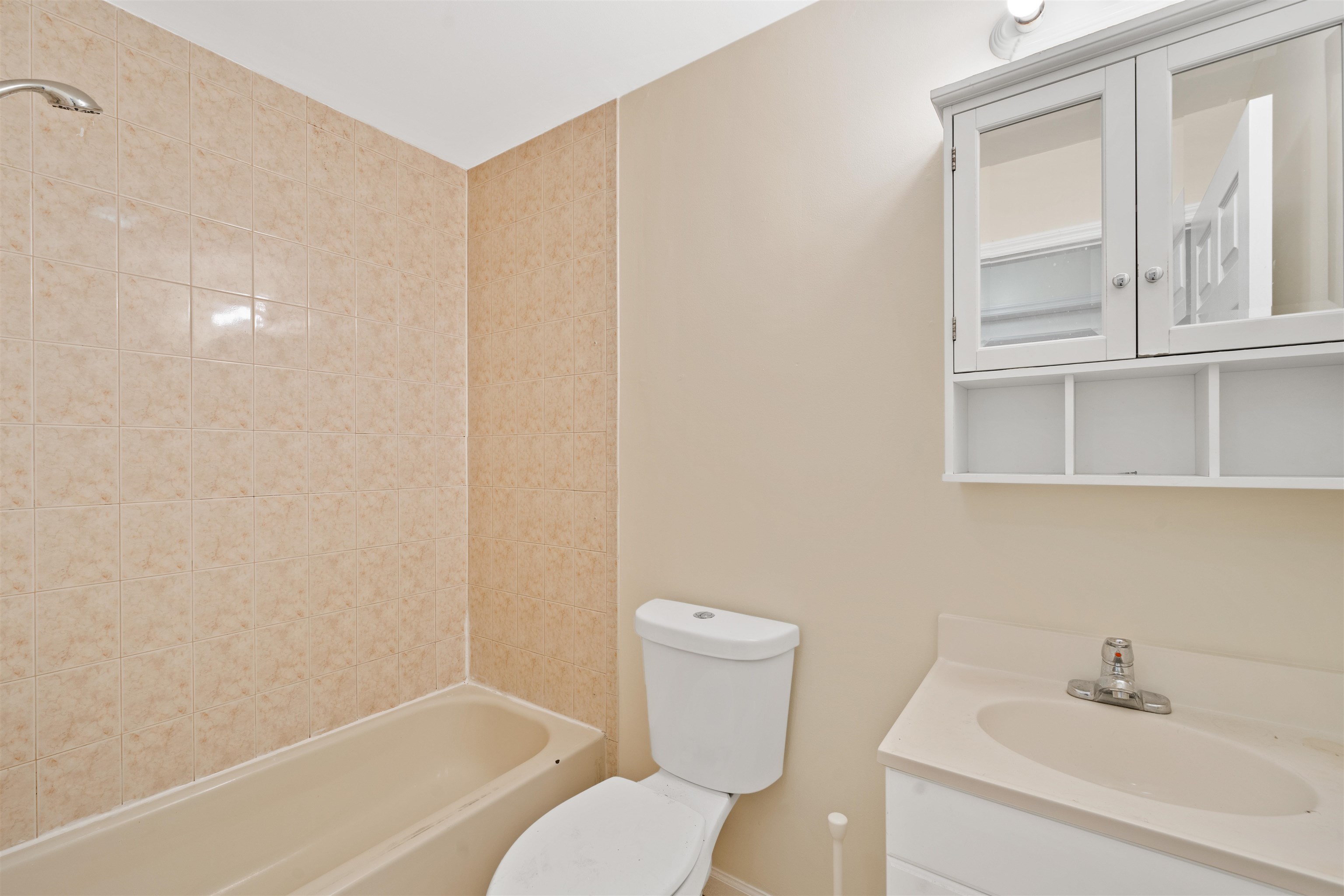 46 ARMSTRONG AVE Unit: 2