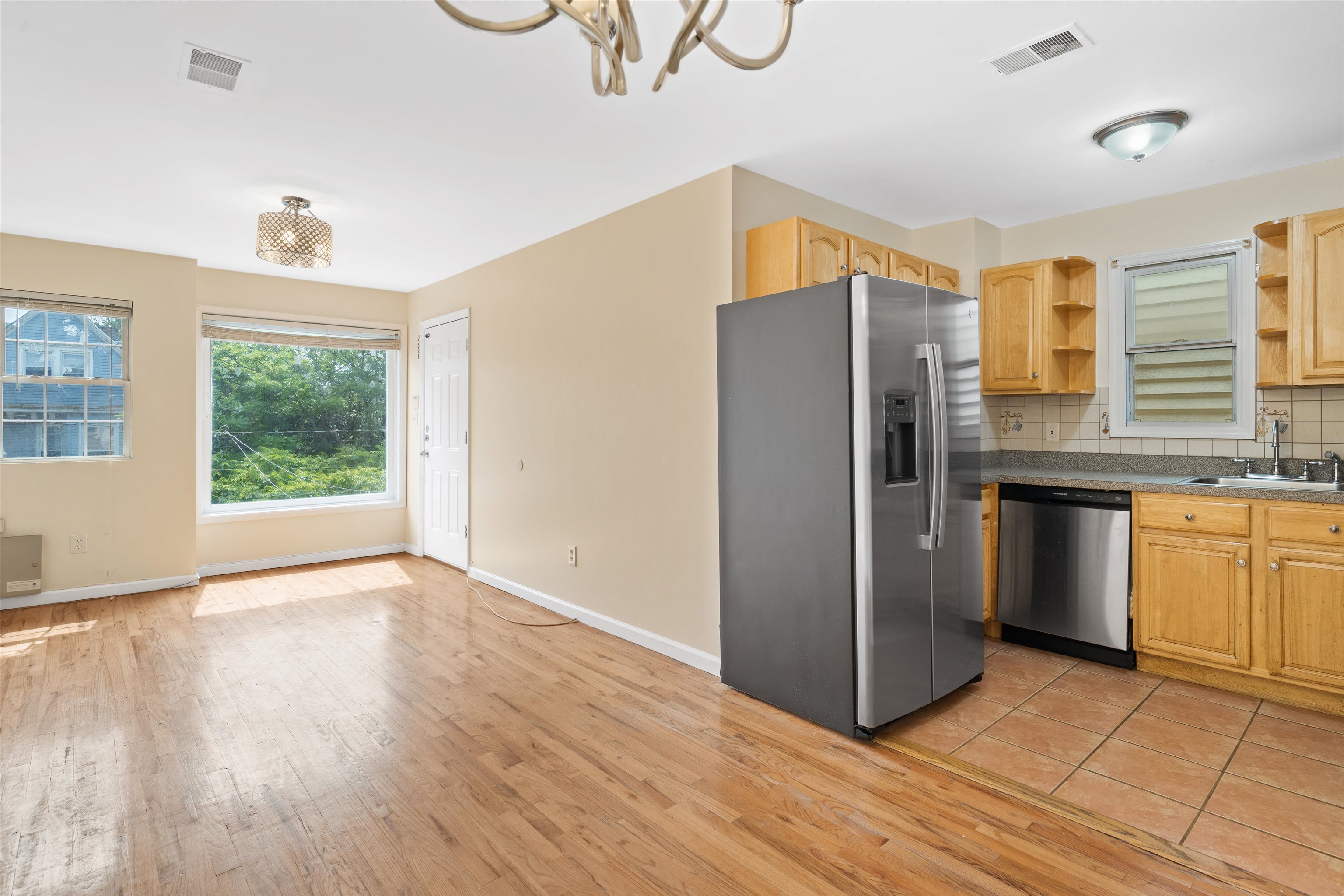 46 ARMSTRONG AVE Unit: 2