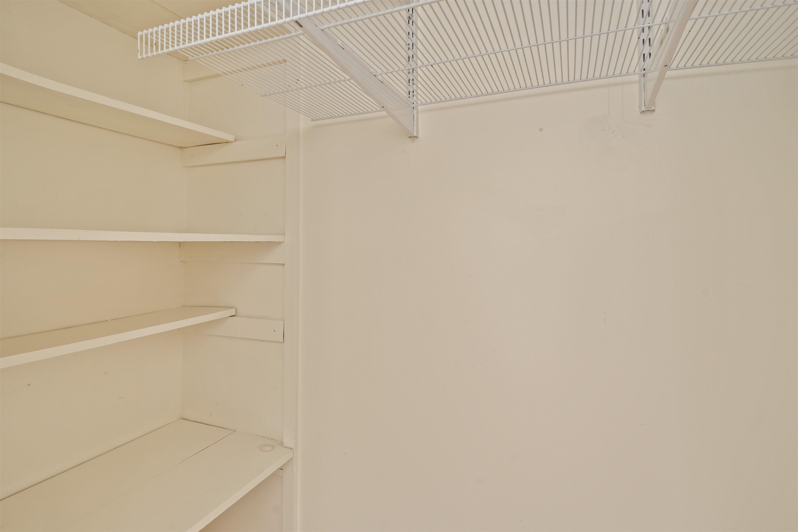 46 ARMSTRONG AVE Unit: 2
