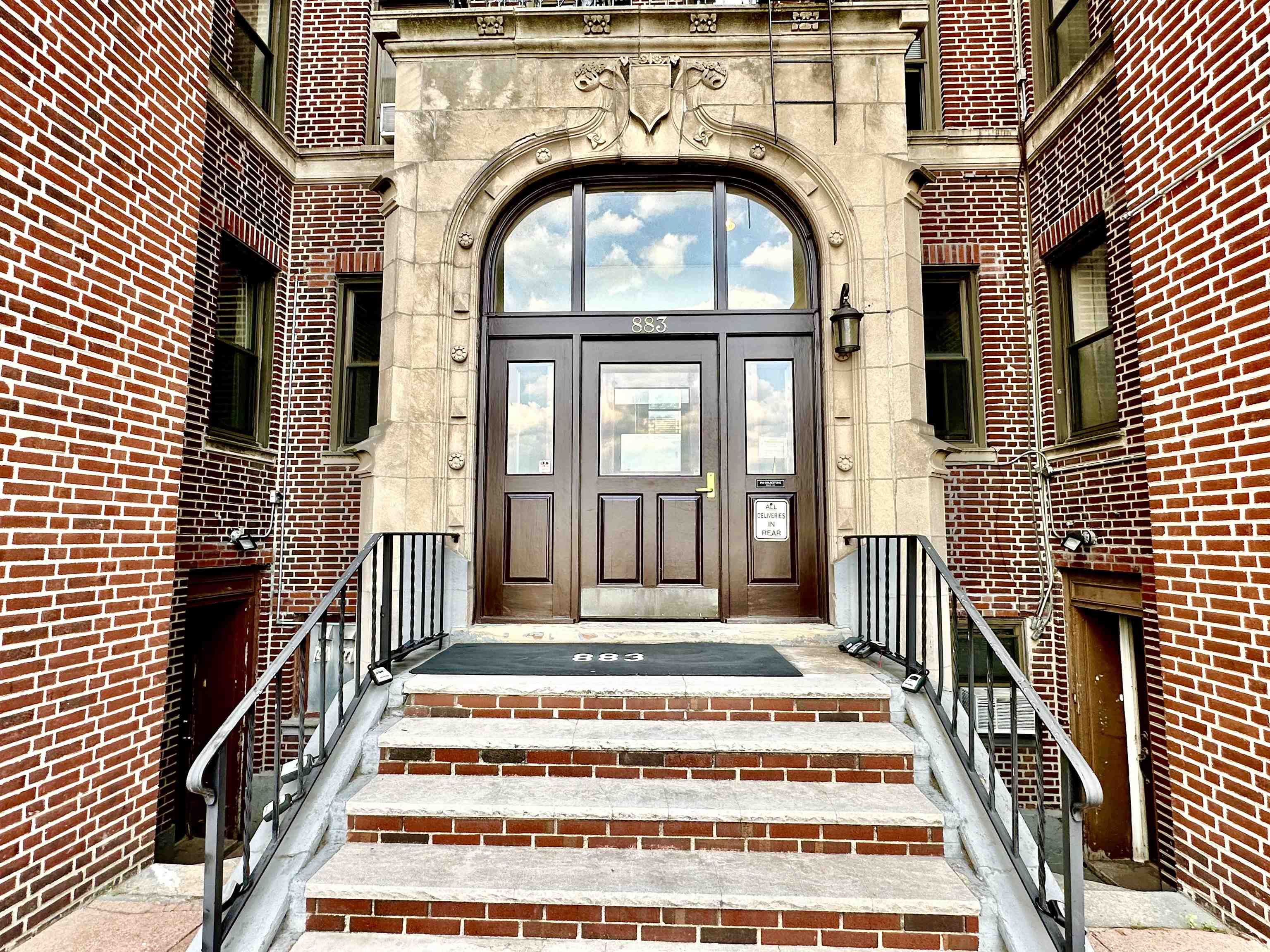 883 BLVD EAST Unit: 5A