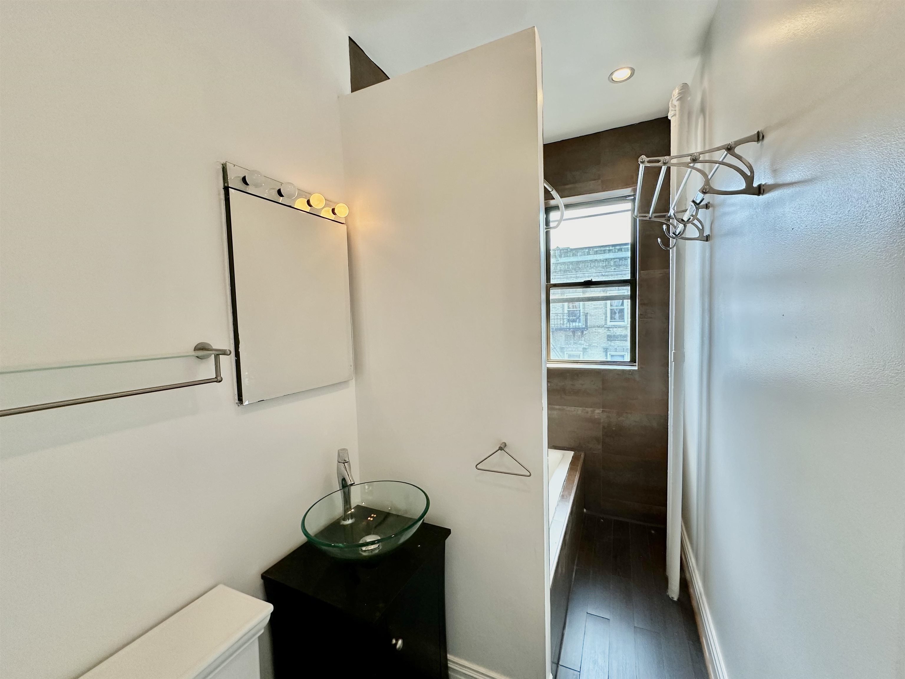 883 BLVD EAST Unit: 5A