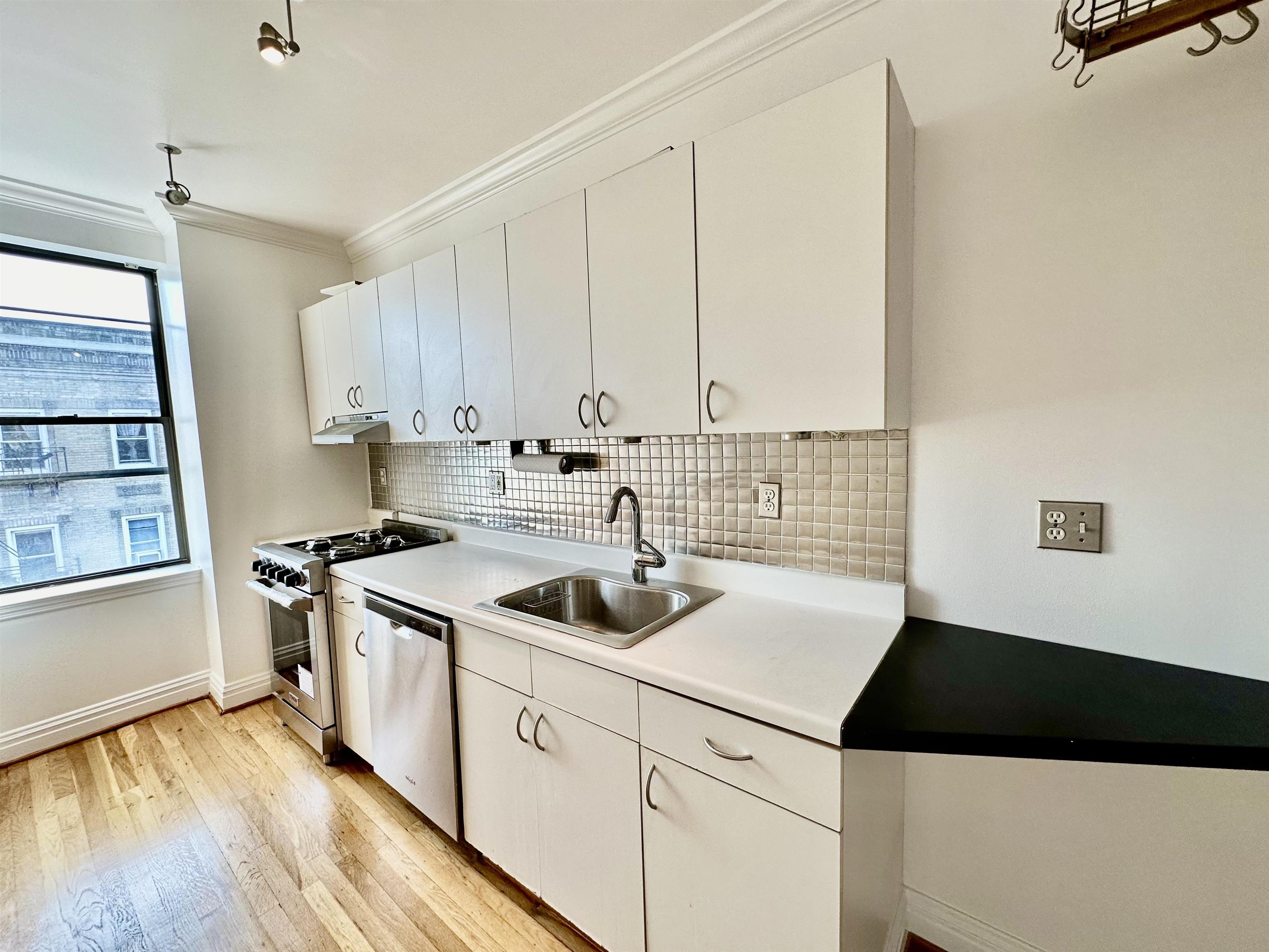 883 BLVD EAST Unit: 5A