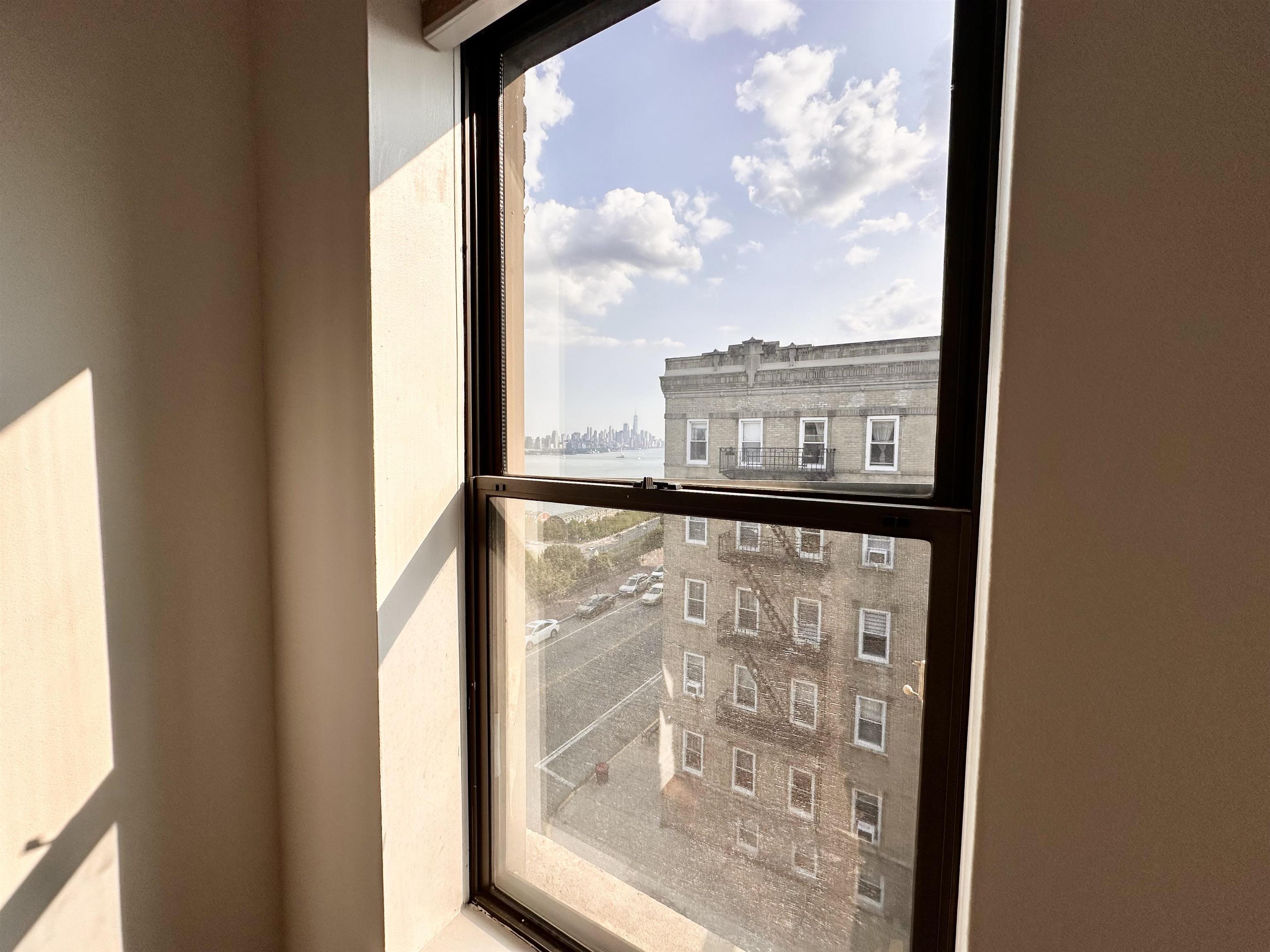 883 BLVD EAST Unit: 5A