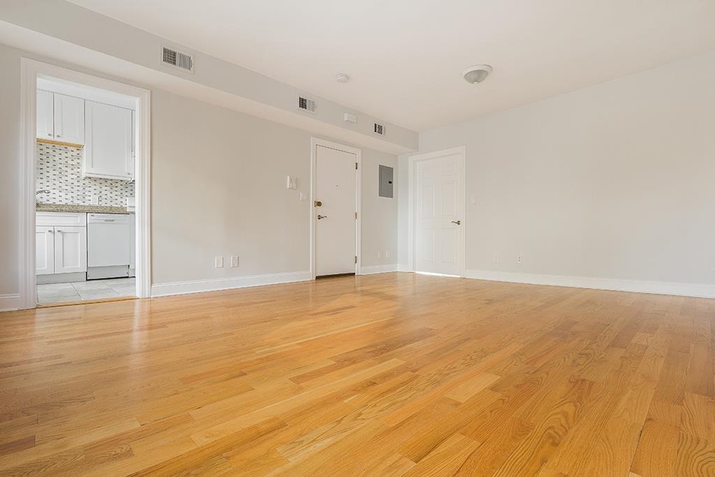 215 PAVONIA AVE