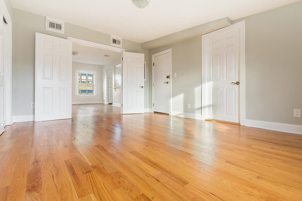215 PAVONIA AVE