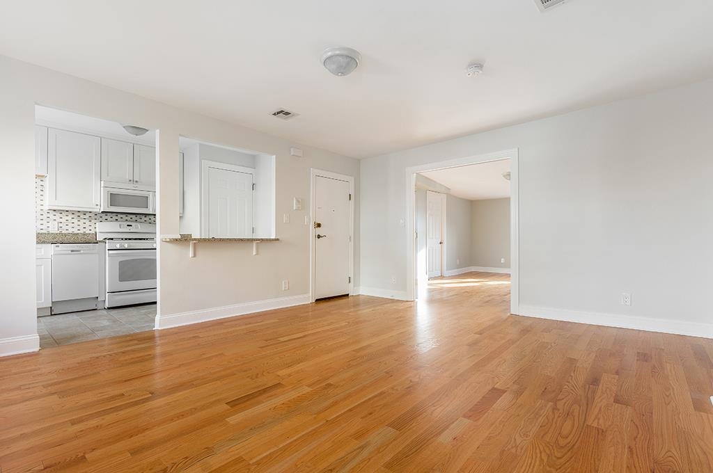215 PAVONIA AVE