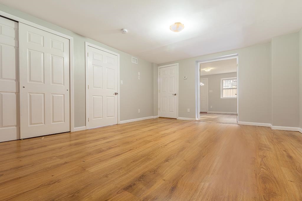 215 PAVONIA AVE