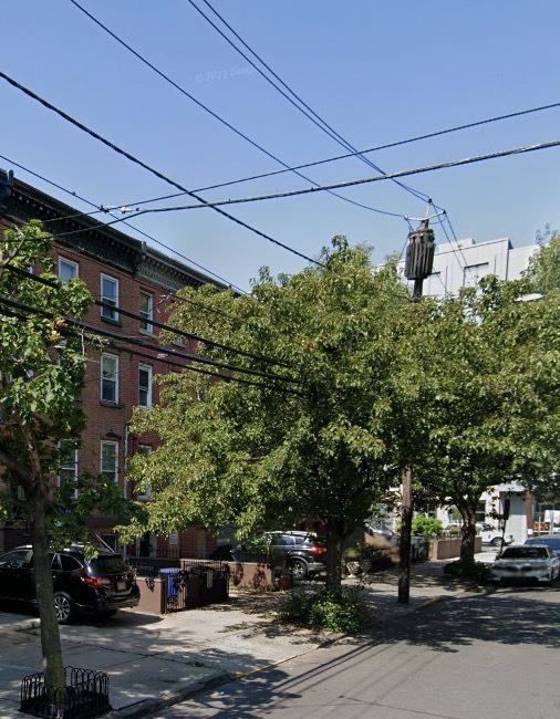 215 PAVONIA AVE
