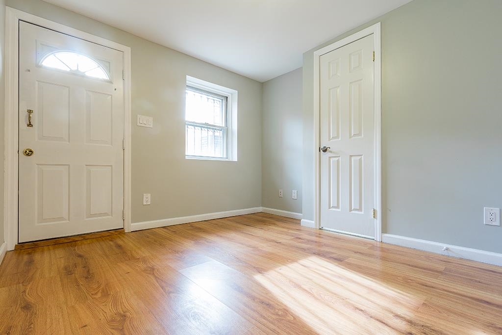 215 PAVONIA AVE