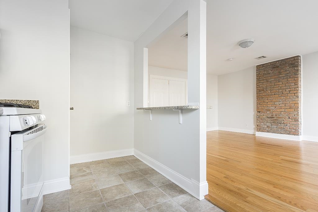 215 PAVONIA AVE