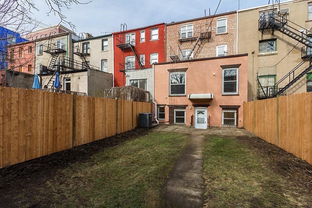 215 PAVONIA AVE