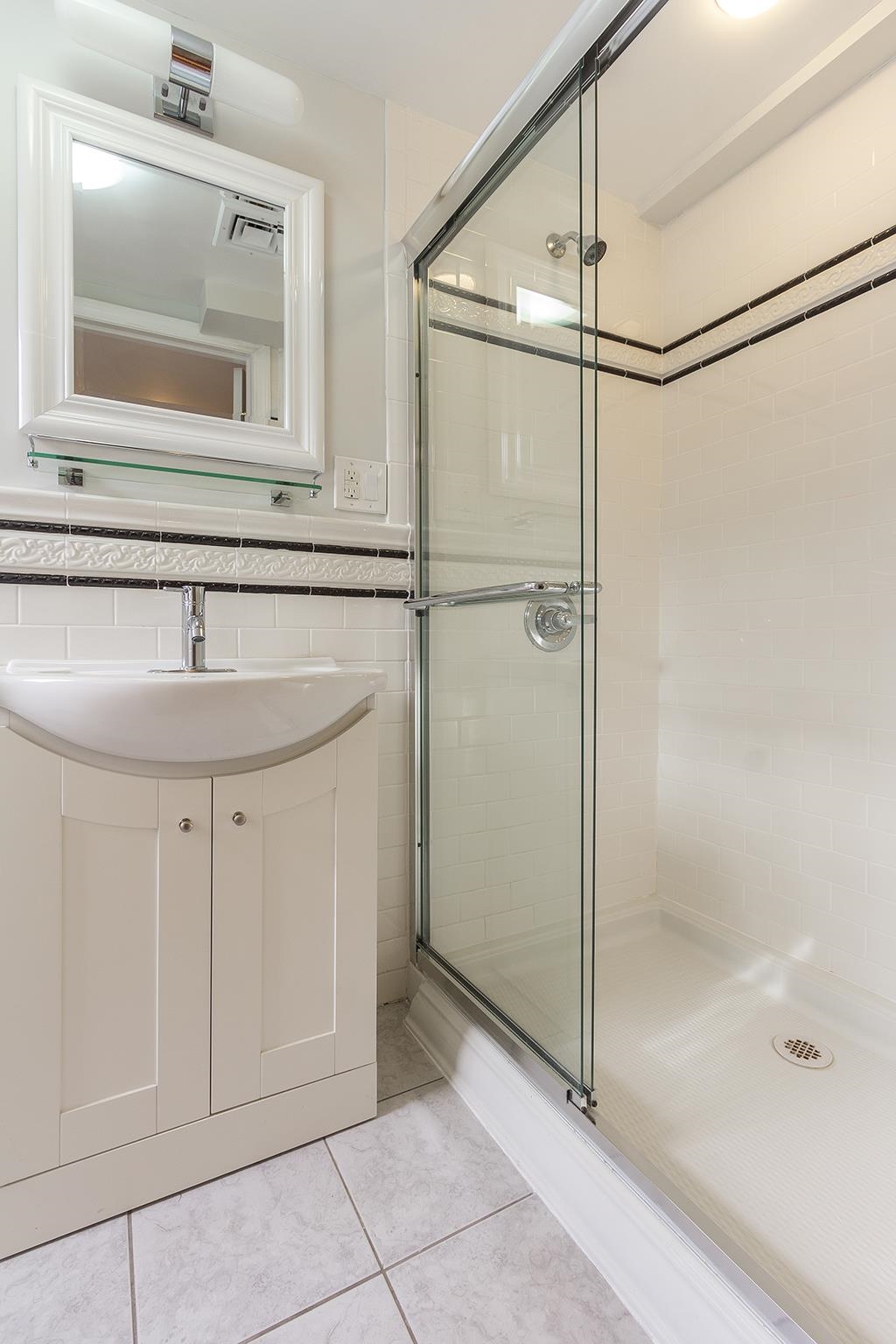 215 PAVONIA AVE