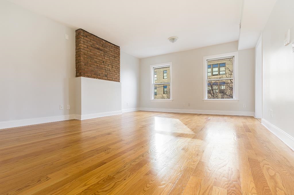 215 PAVONIA AVE