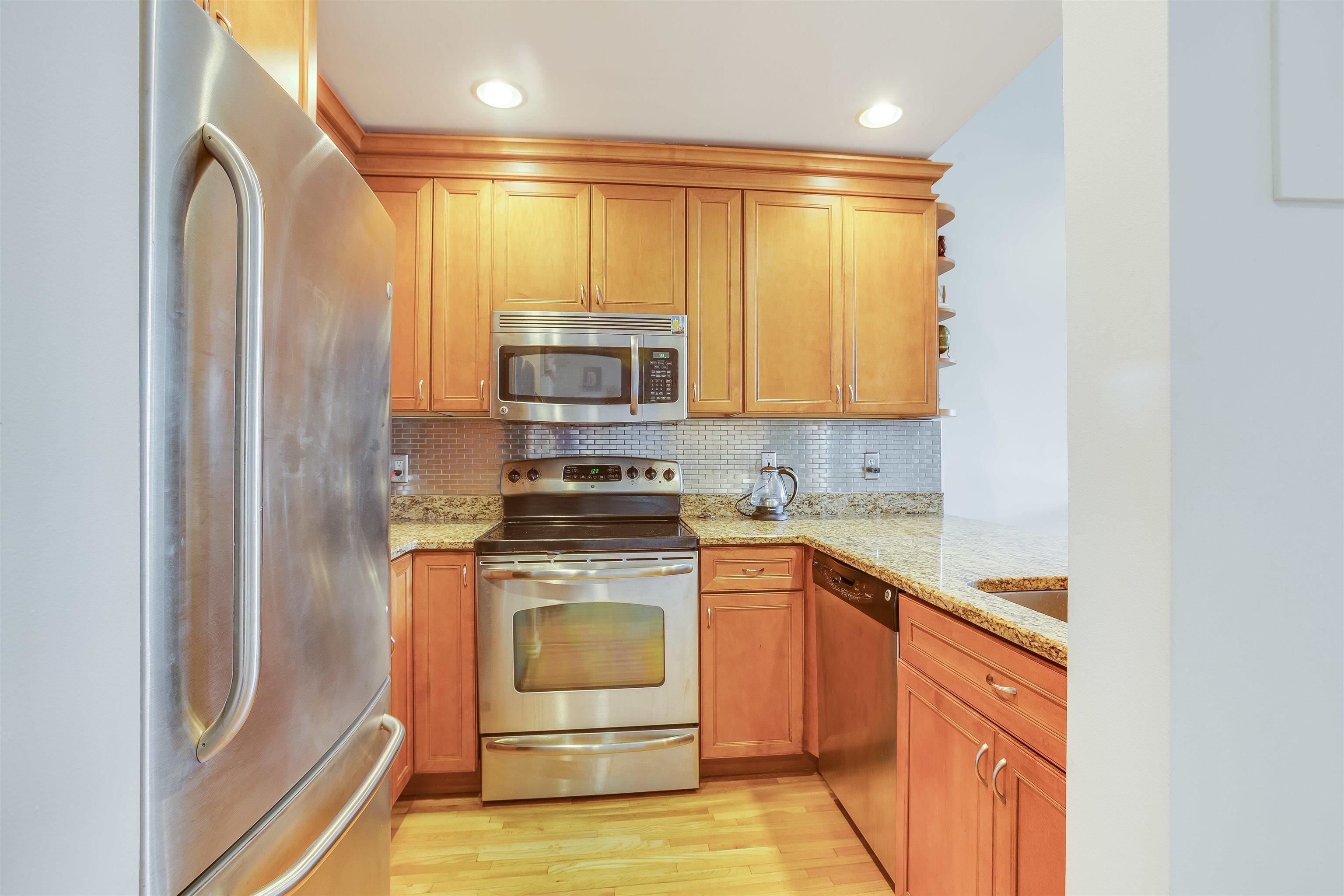 450 7TH ST Unit: 3C