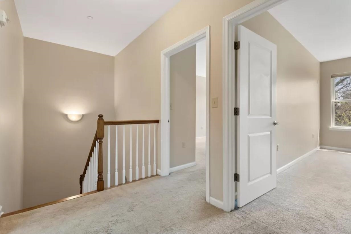25 DUNCAN AVE Unit: 211