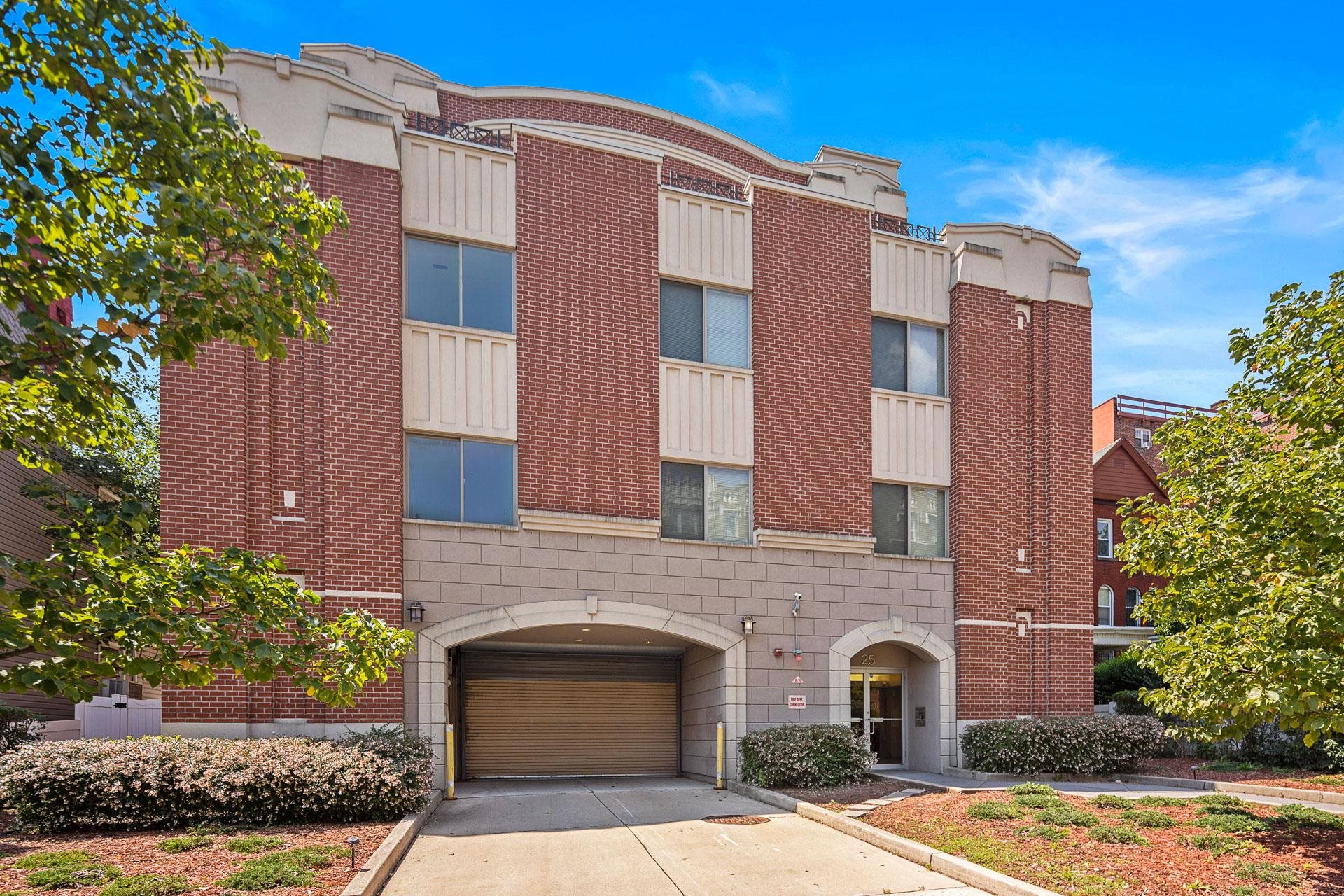 25 DUNCAN AVE Unit: 211