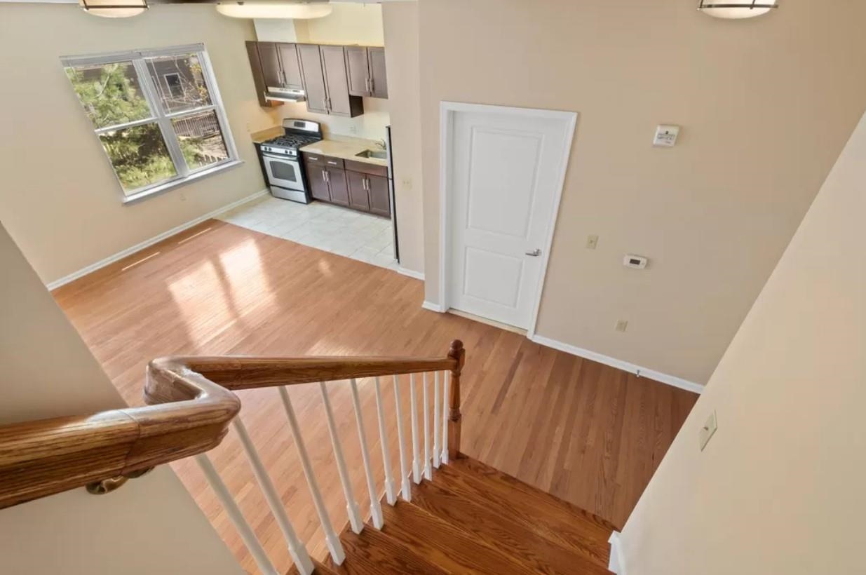 25 DUNCAN AVE Unit: 211
