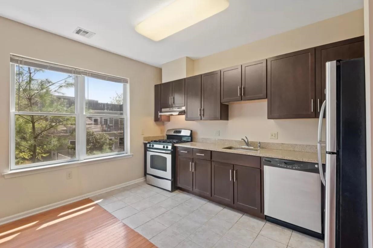 25 DUNCAN AVE Unit: 211