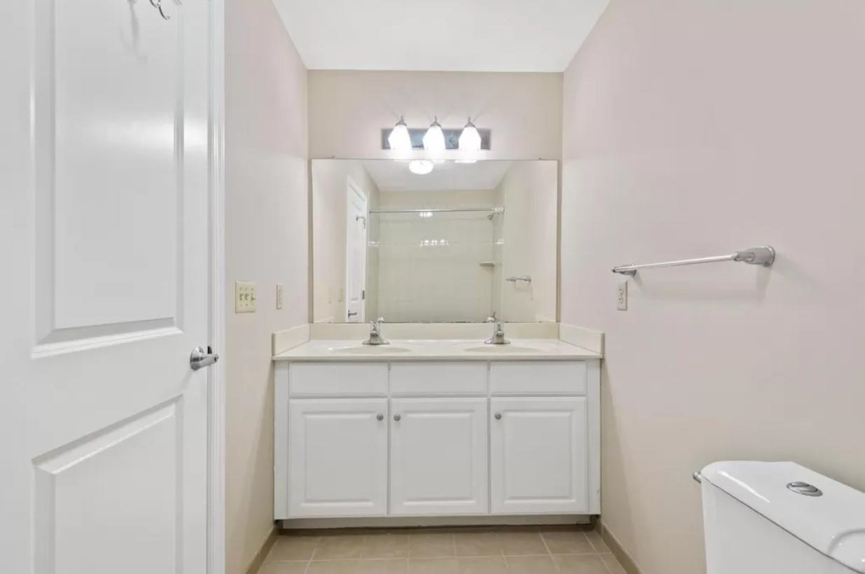 25 DUNCAN AVE Unit: 211
