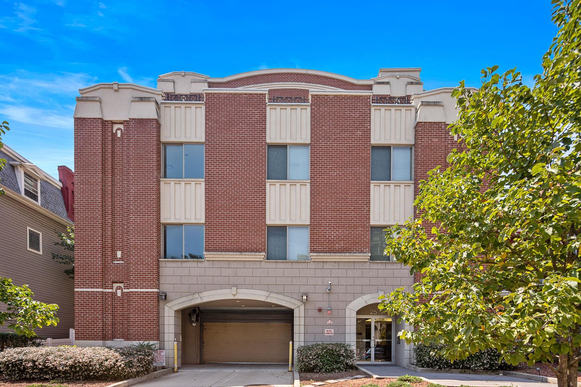 25 DUNCAN AVE Unit: 211