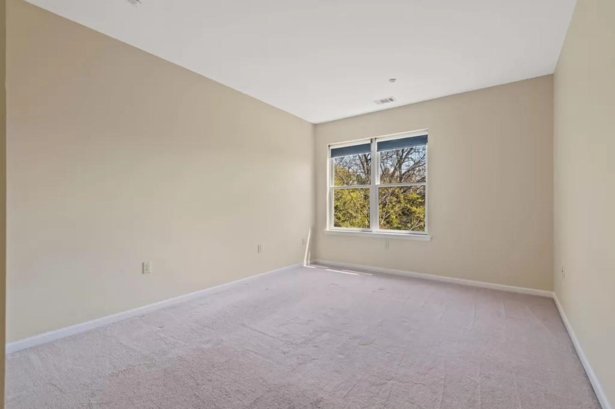 25 DUNCAN AVE Unit: 211