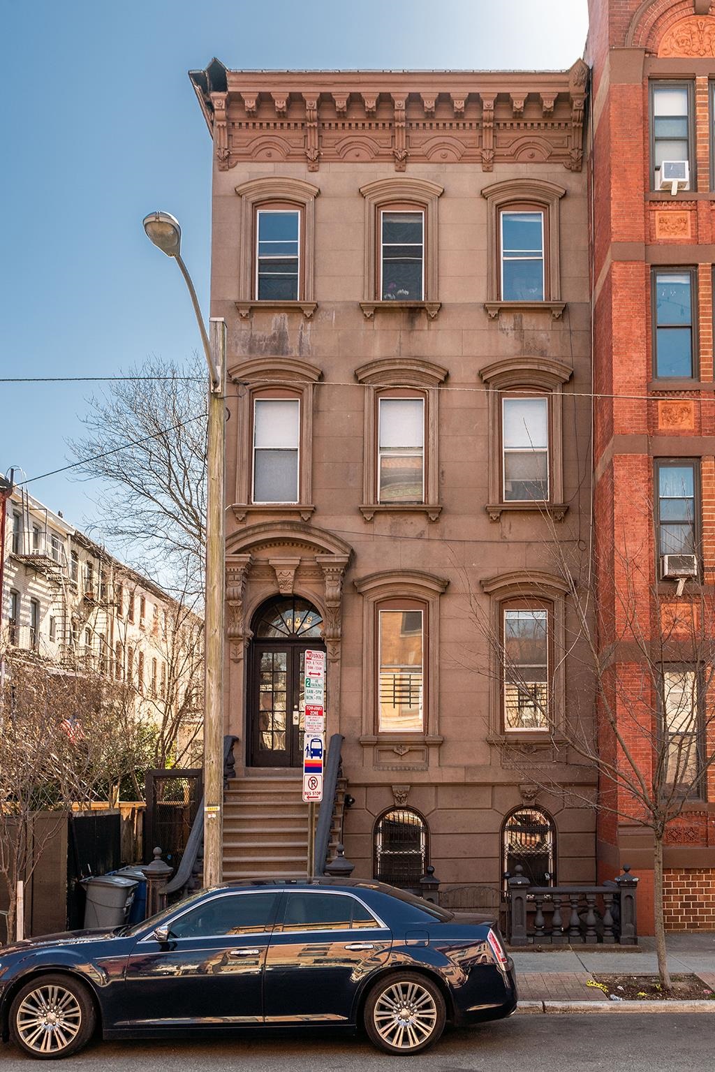325 MONTGOMERY ST