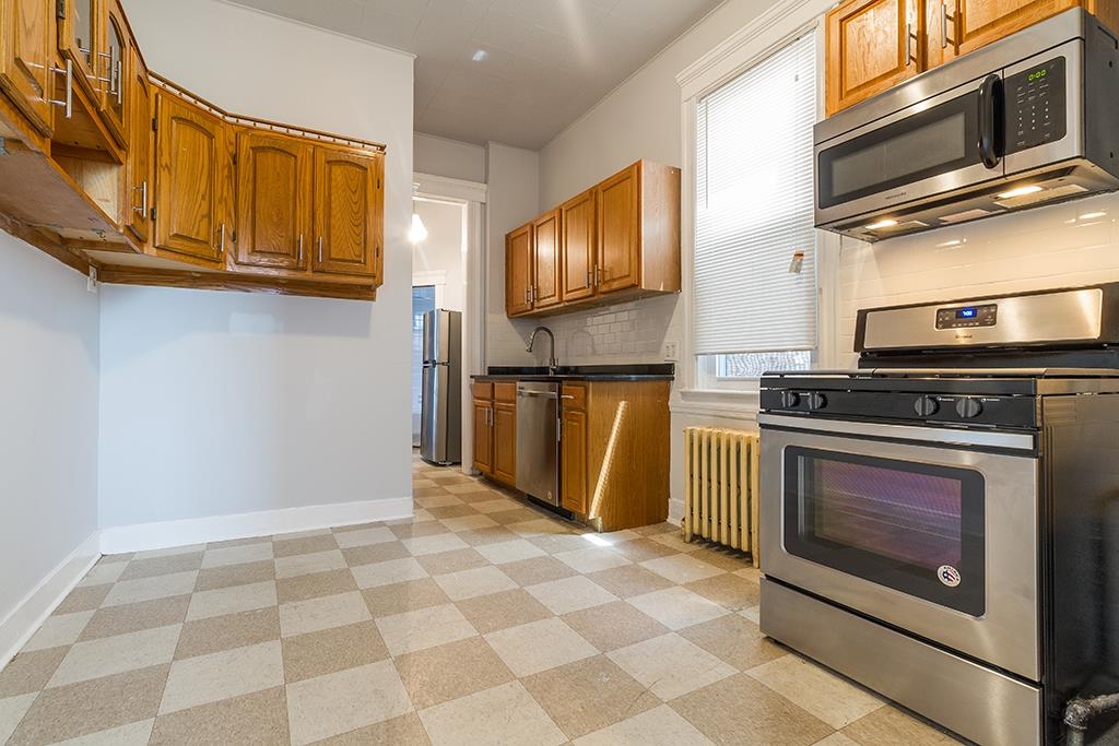 42 EAST 18TH ST