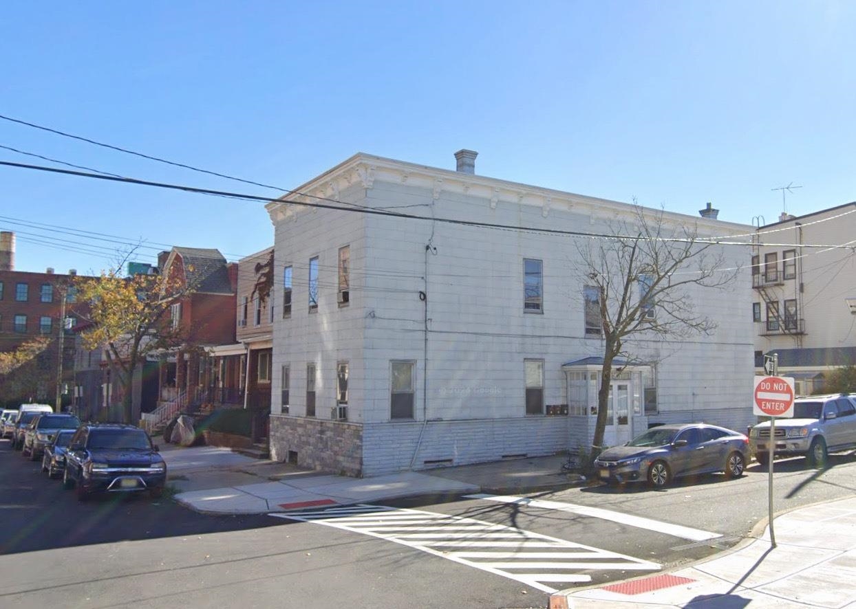 42 EAST 18TH ST