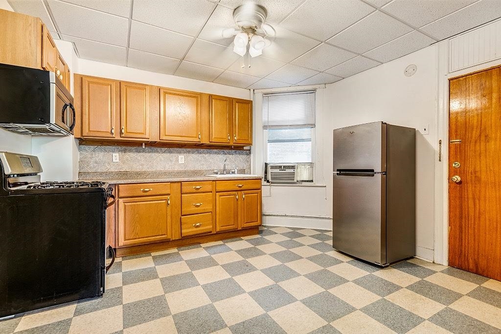 42 EAST 18TH ST