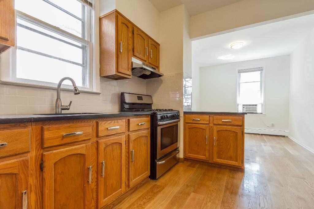 42 EAST 18TH ST