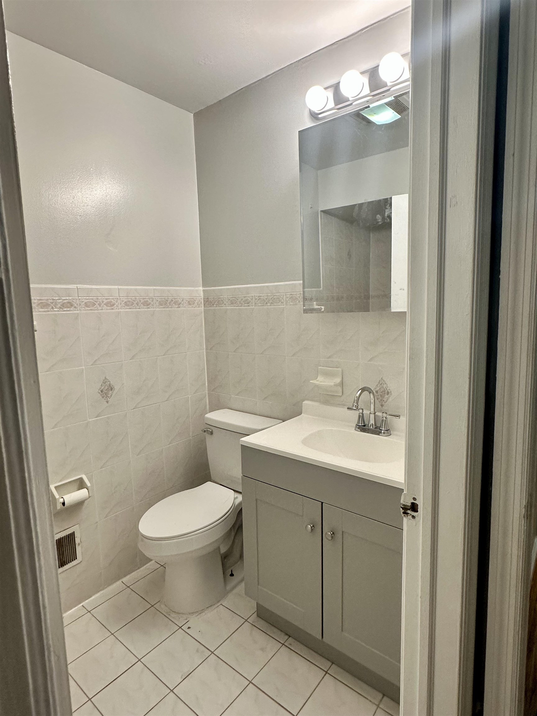 31 LOGAN AVE Unit: 1