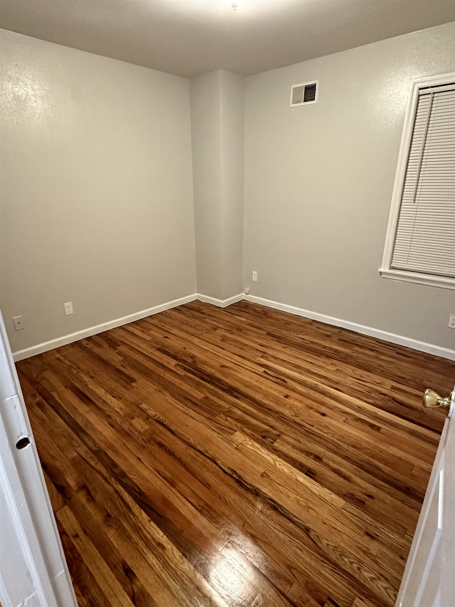 31 LOGAN AVE Unit: 1