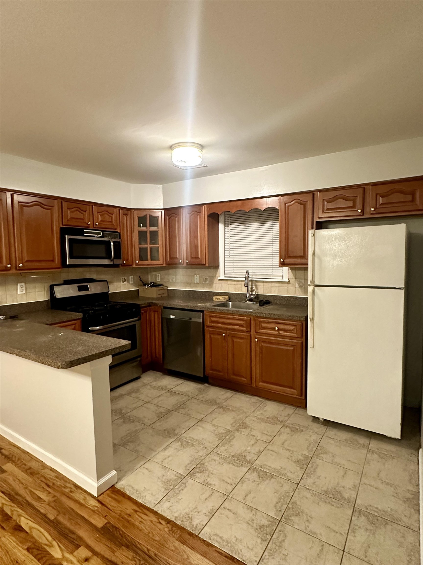31 LOGAN AVE Unit: 1