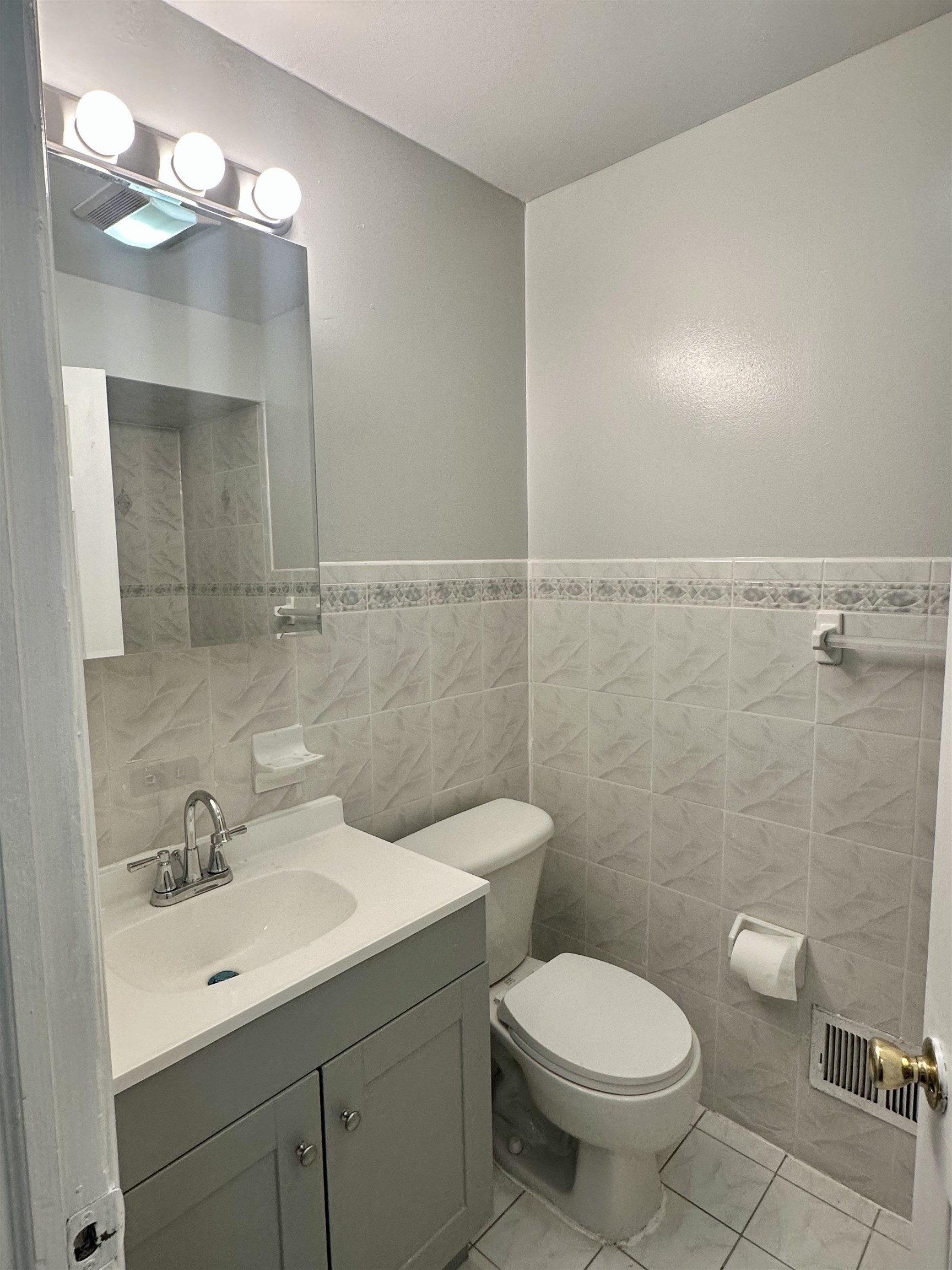 31 LOGAN AVE Unit: 1