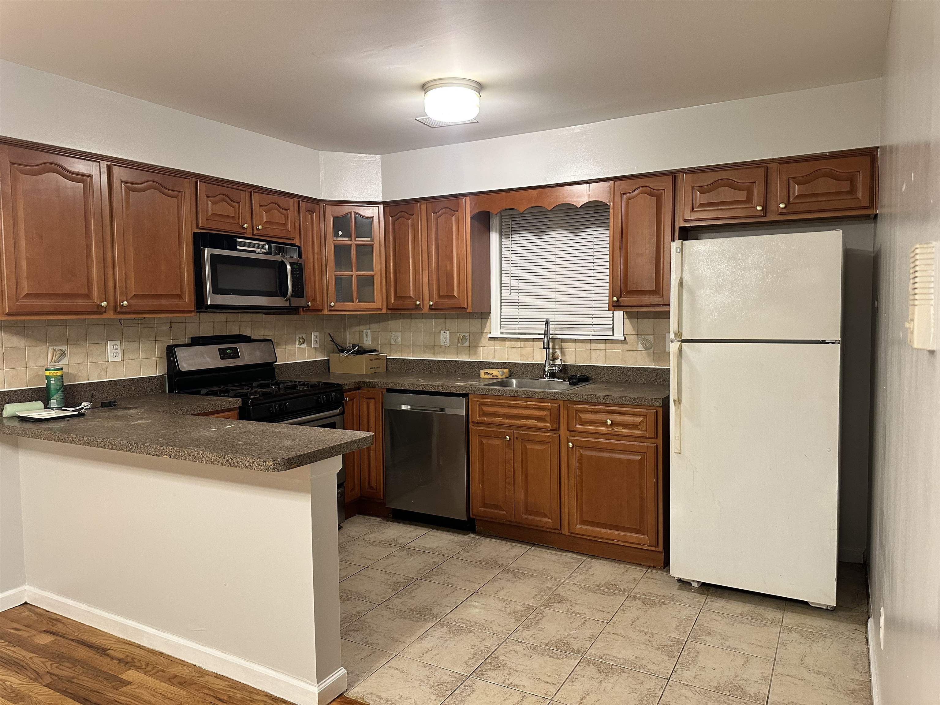 31 LOGAN AVE Unit: 1