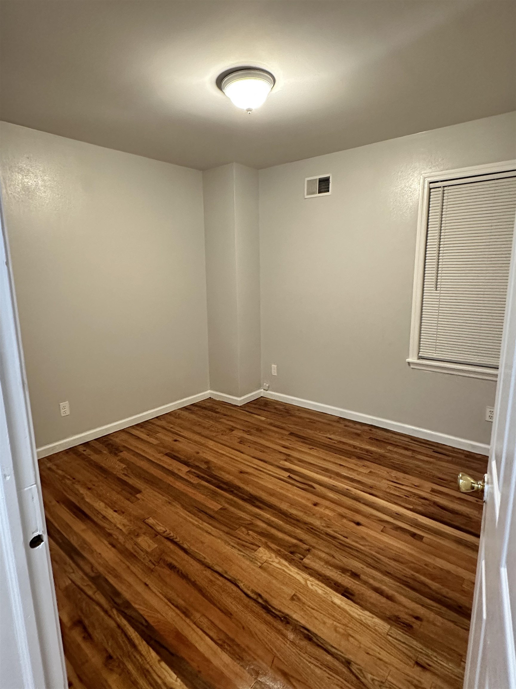 31 LOGAN AVE Unit: 1