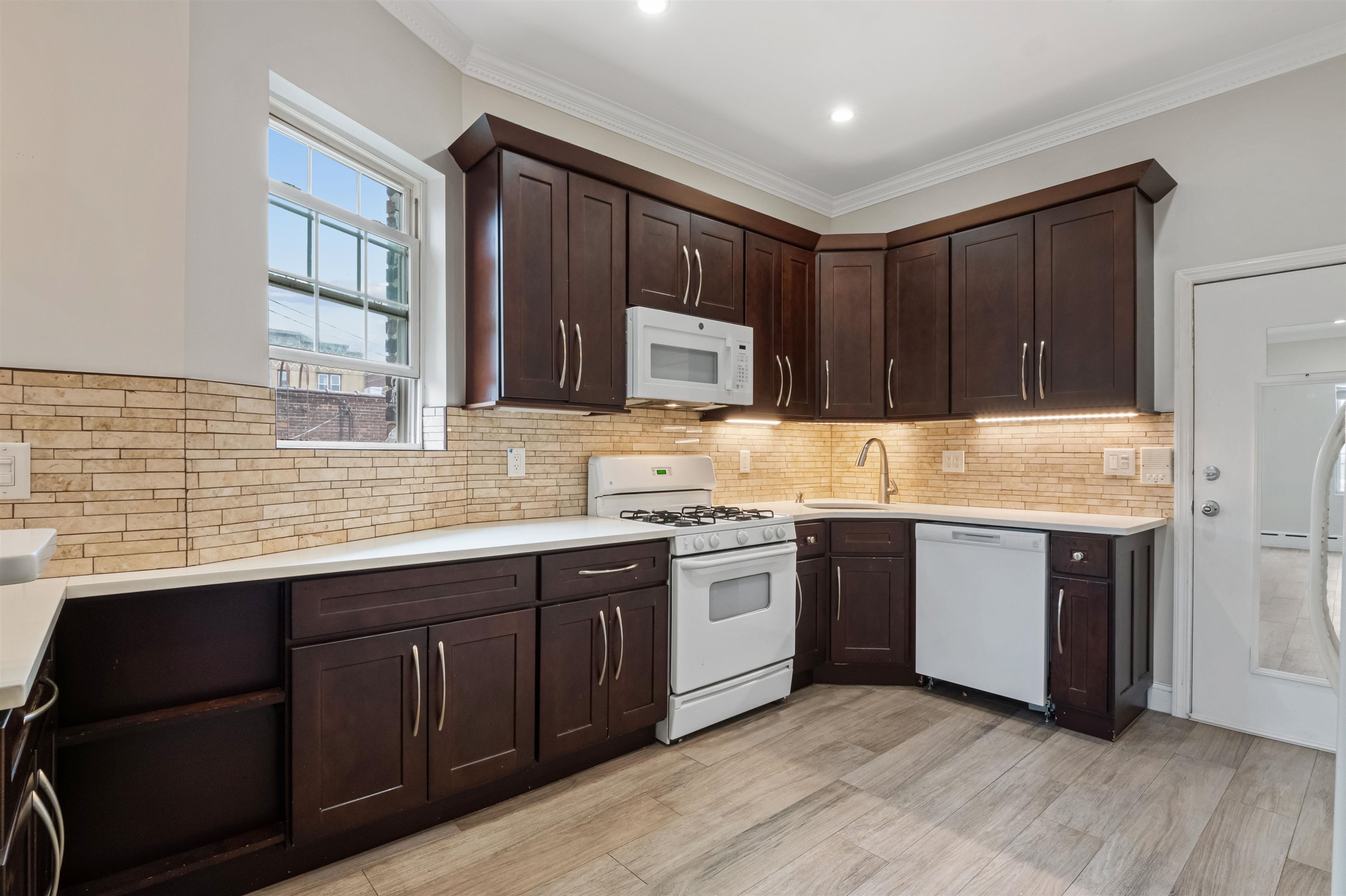 53 64TH ST Unit: 5