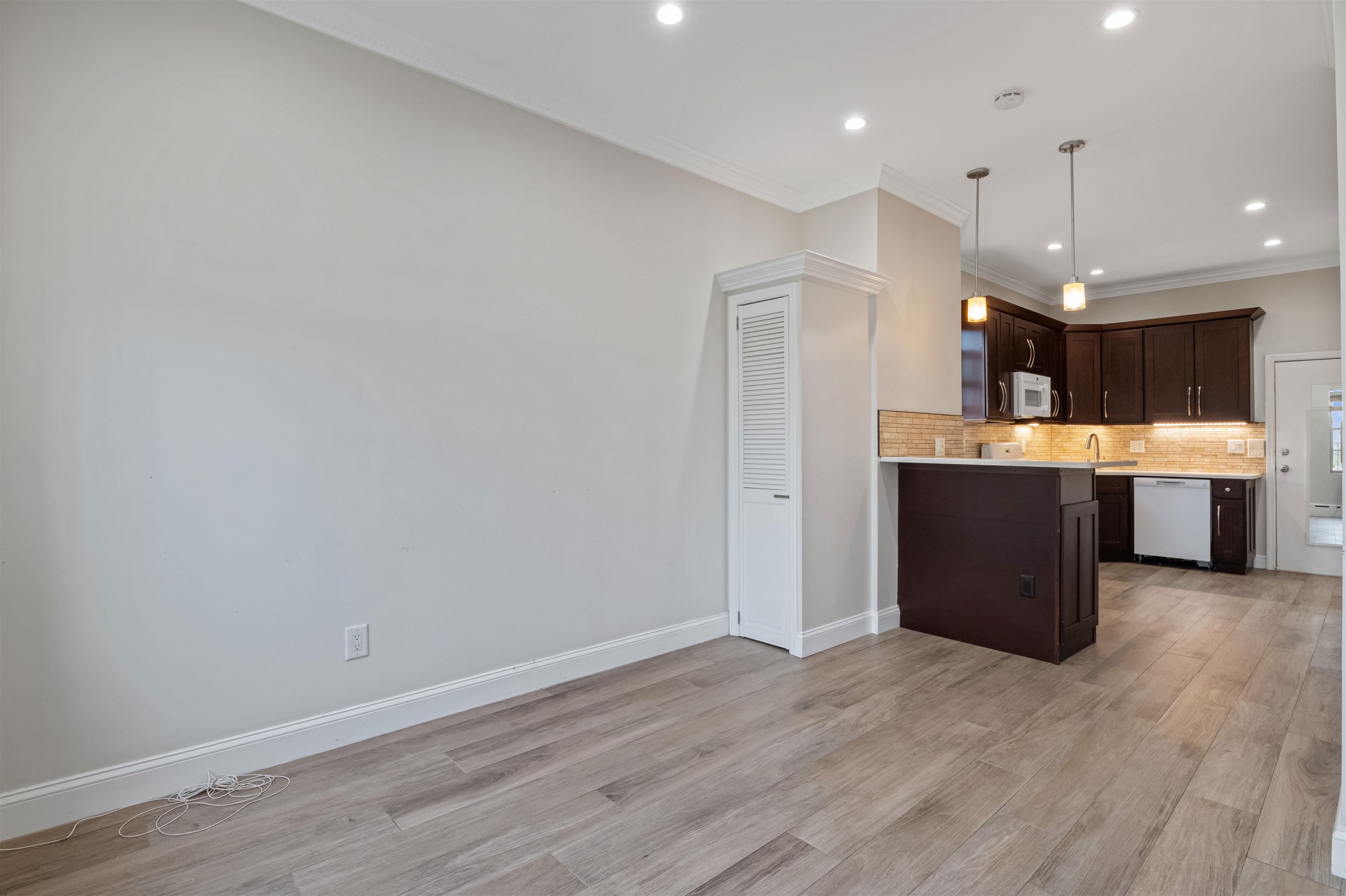 53 64TH ST Unit: 5