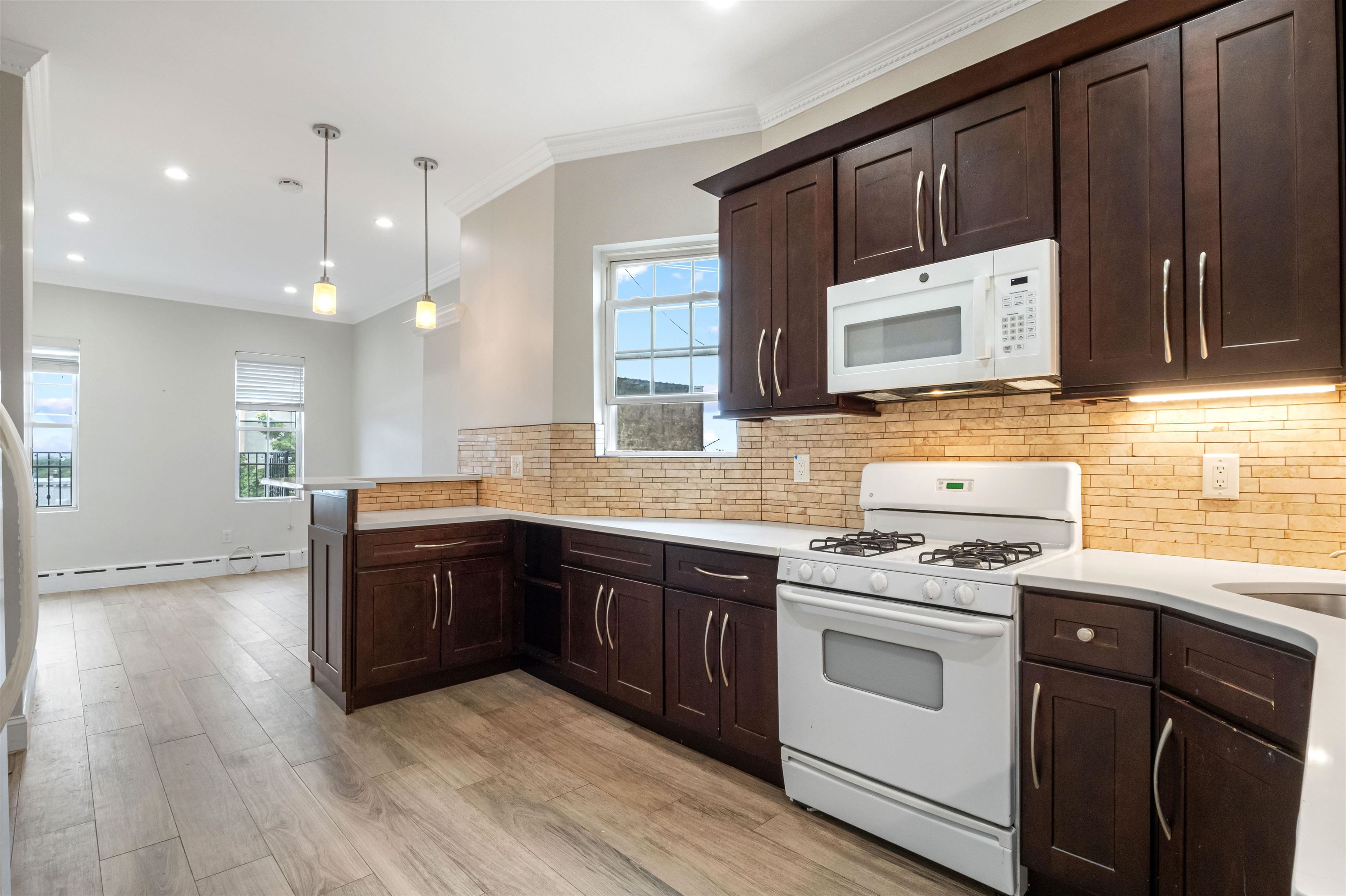 53 64TH ST Unit: 5