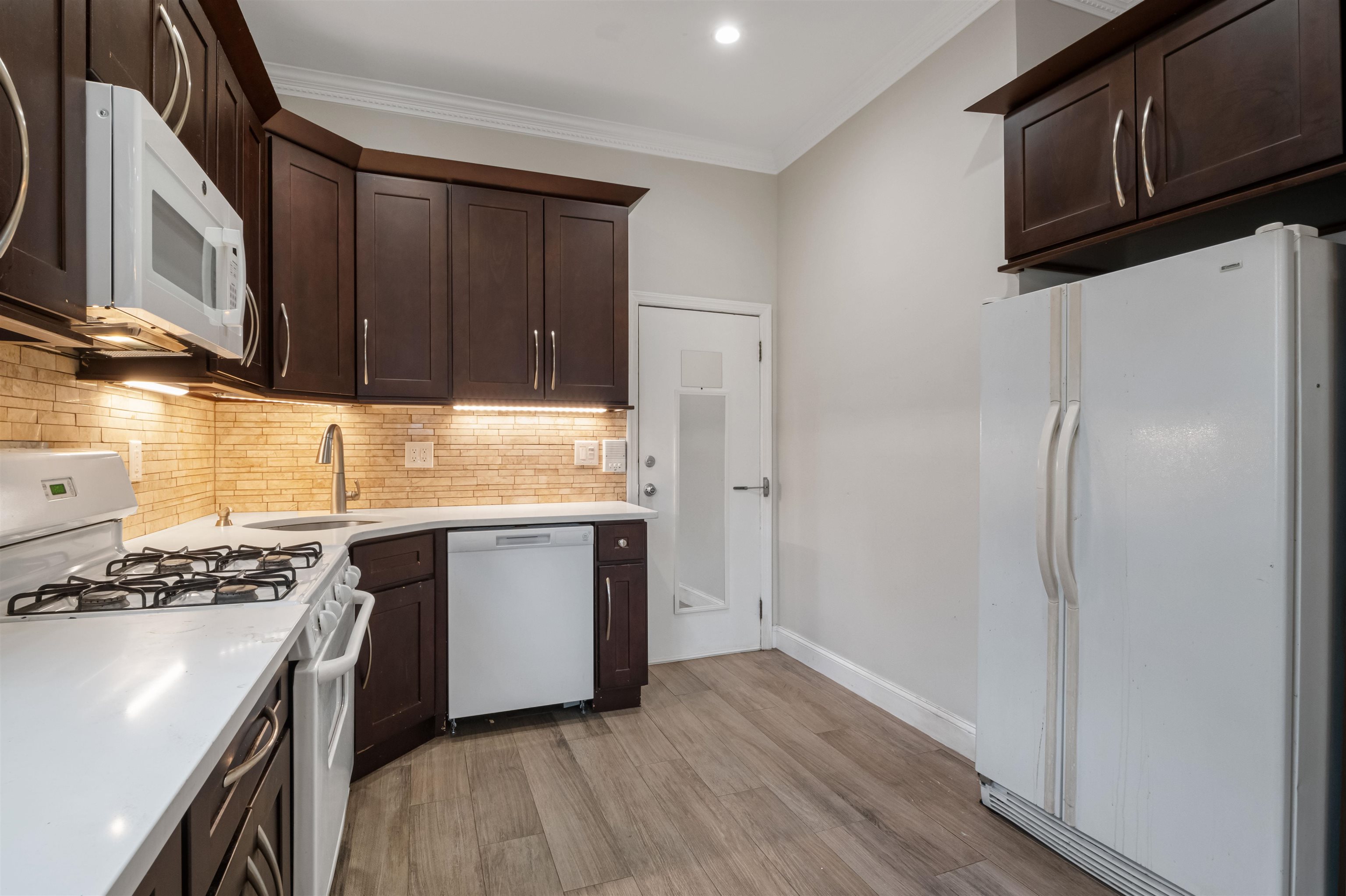53 64TH ST Unit: 5
