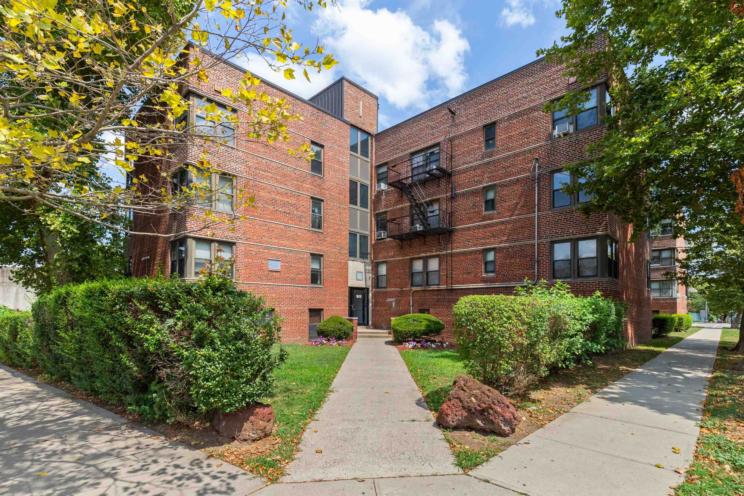 67 WEST 48TH ST Unit: 331