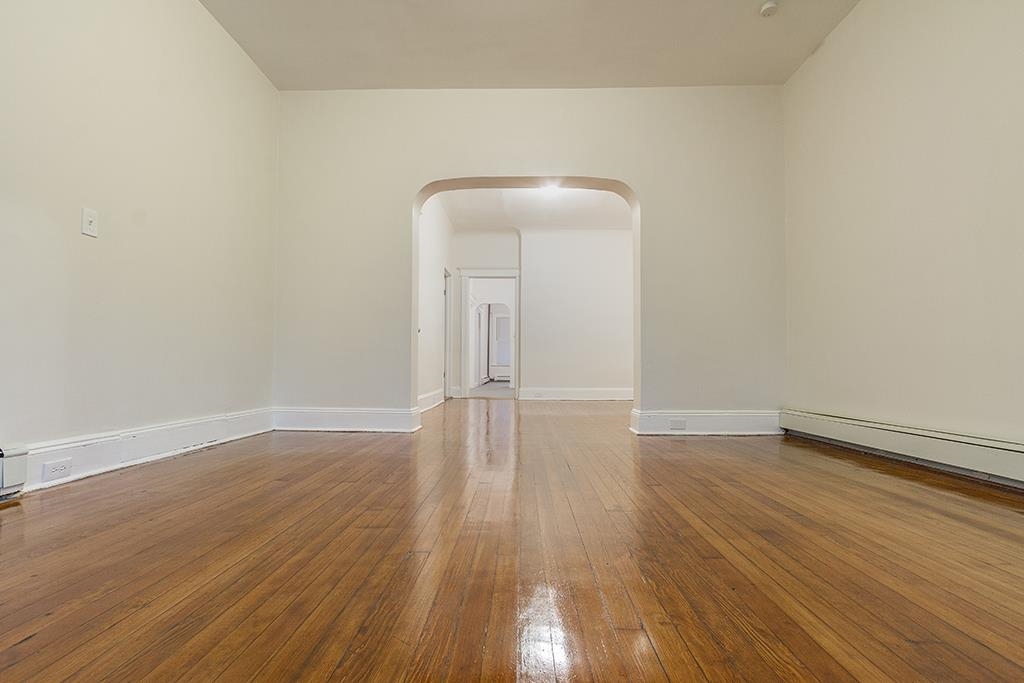 208 CLINTON AVE