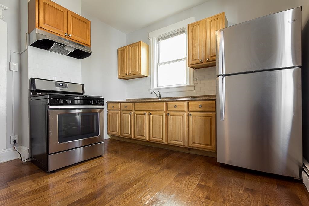 198 MYRTLE AVE