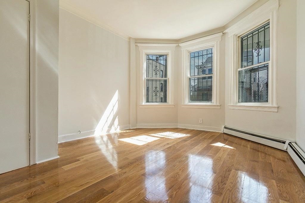 198 MYRTLE AVE