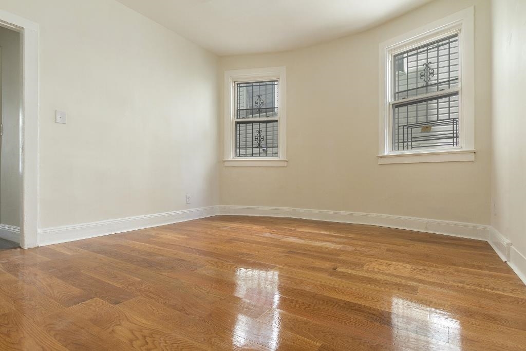 198 MYRTLE AVE