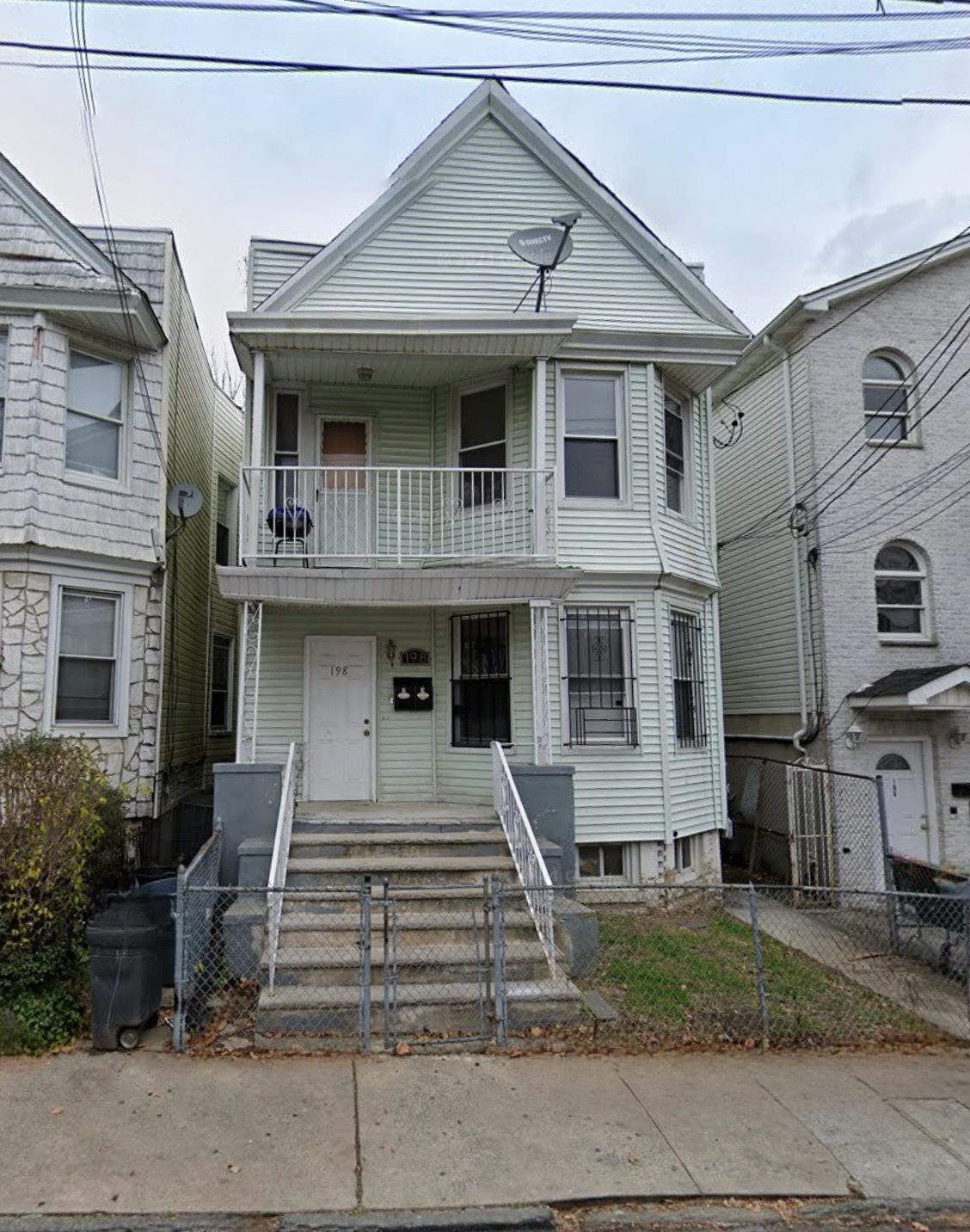 198 MYRTLE AVE