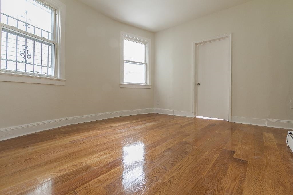 198 MYRTLE AVE
