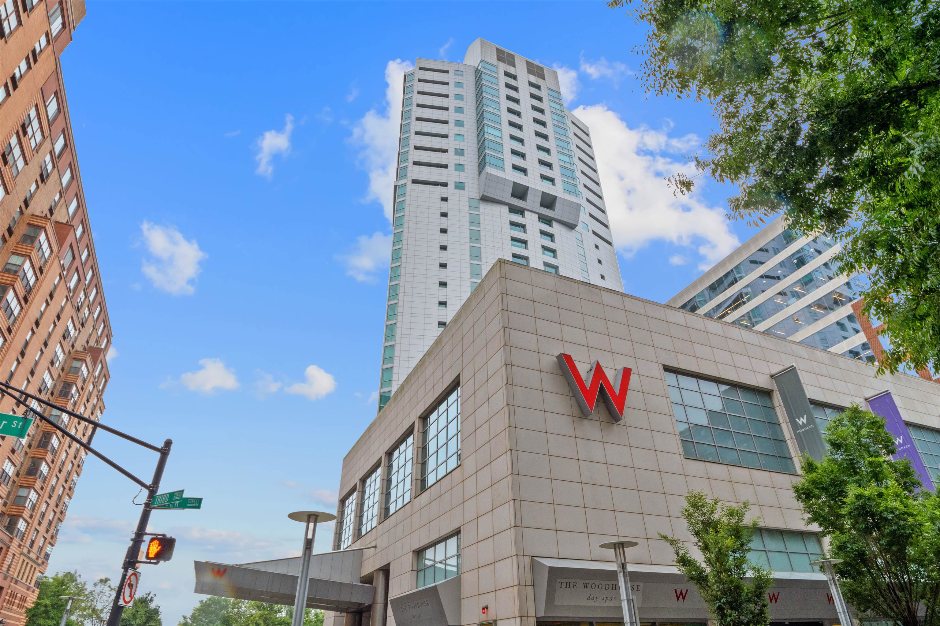 225 RIVER ST Unit: 1806