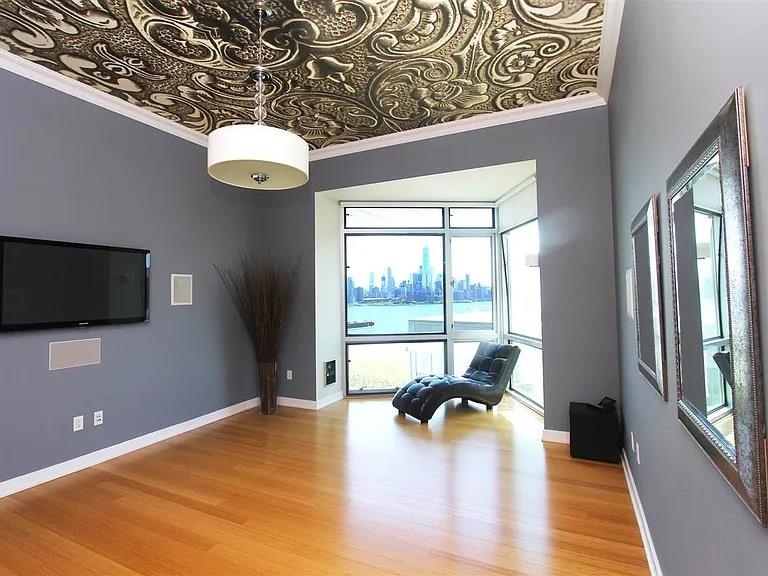 225 RIVER ST Unit: 1806